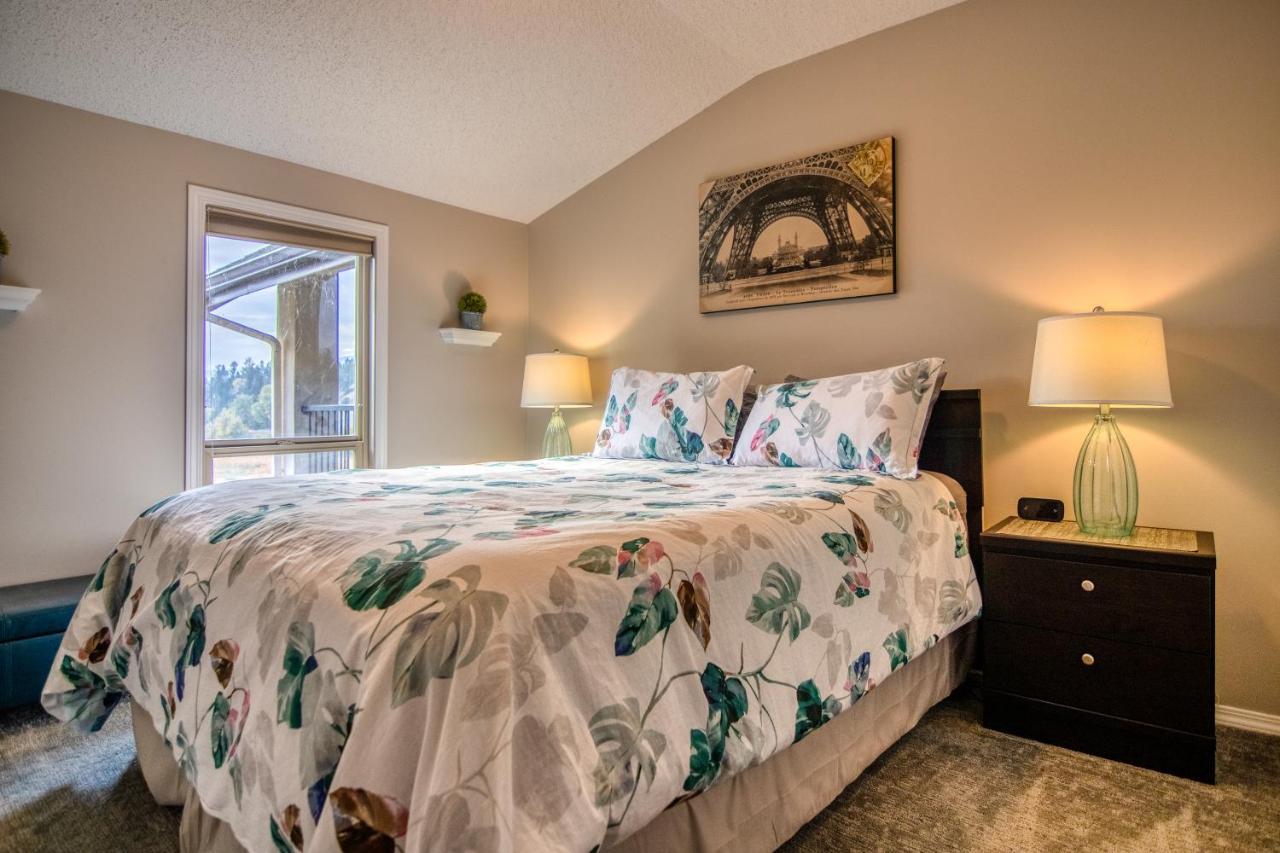 Mountain Getaway Condo - 5 Min Walk To The Beach! Invermere Exterior foto