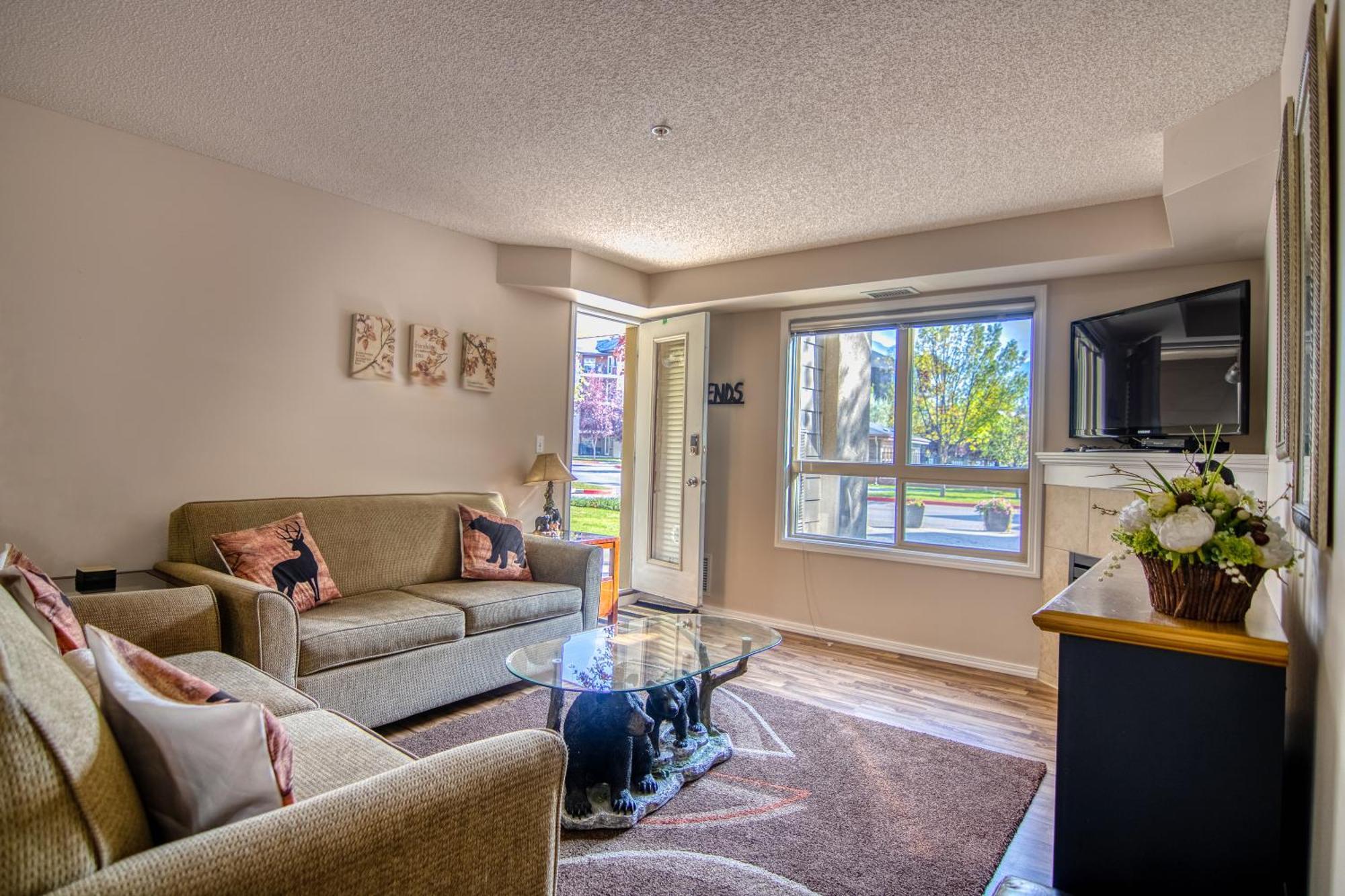 Mountain Getaway Condo - 5 Min Walk To The Beach! Invermere Exterior foto